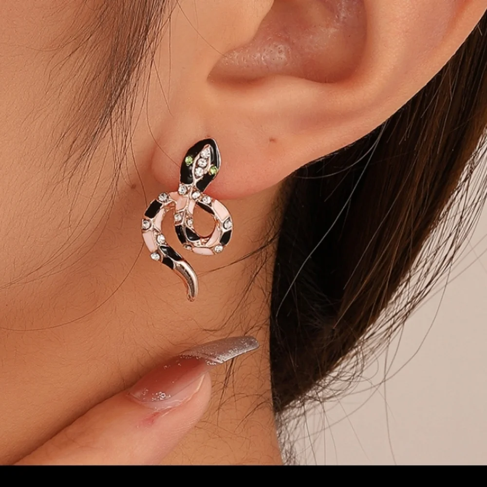 Beautiful gold rose snake Serpent earings - Picture 2 of 3
